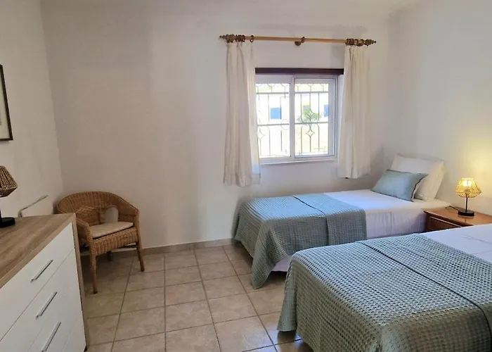 At Meia * Λάγος