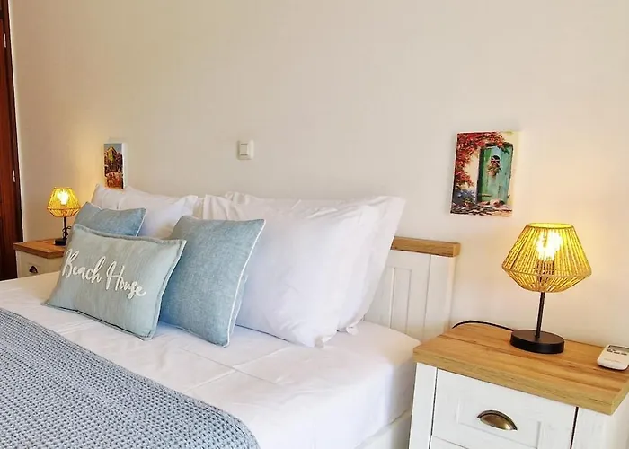 At Meia * Λάγος