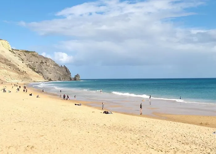 At Meia * Λάγος